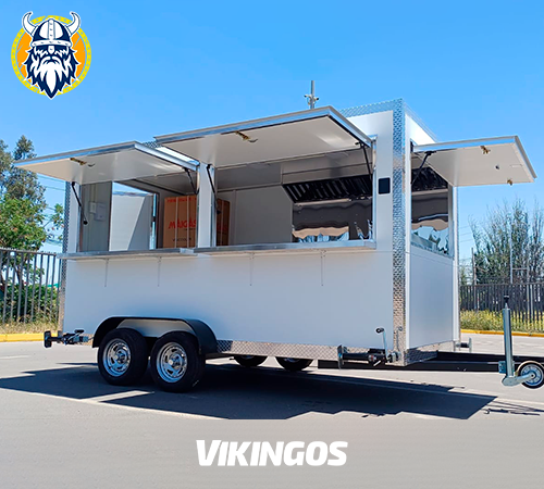 Carro de 2 por 4 metros en color blanco con sus ventanas abiertas