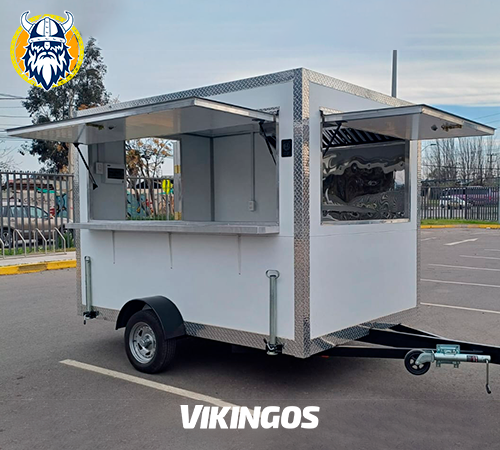 Carro de 2 por 2,5 metros en color blanco con sus ventanas abiertas