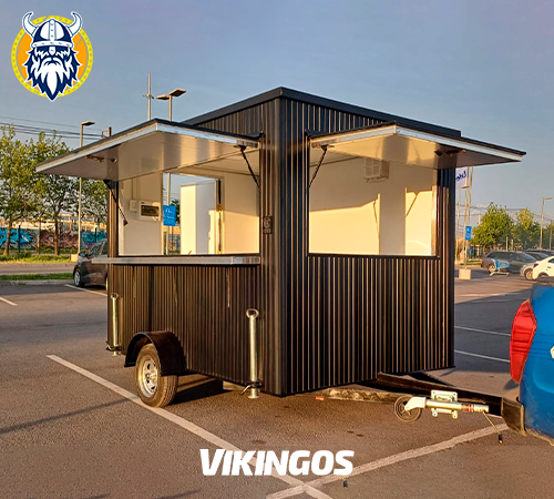 Carro de 2 por 3 metros en color negro por el siding con sus ventanas abiertas